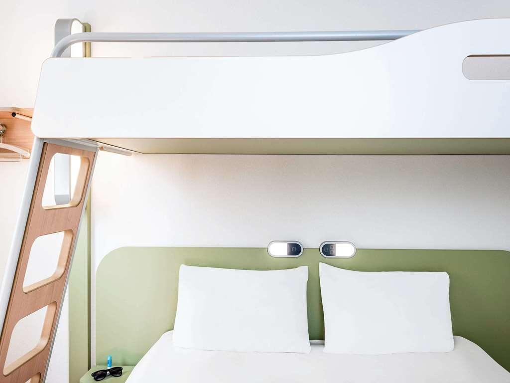 Ibis Budget Clermont Ferrand - Le Brezet - Aeroport Экстерьер фото
